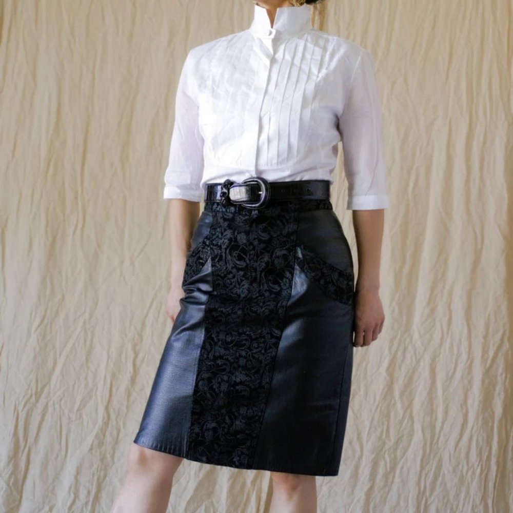 Vintage 80's Embossed Black Leather Skirt/Size 9/10